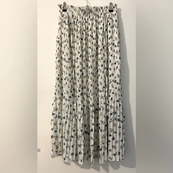 MAXI WHITE FLORAL SKIRT! - Picture 1 of 1